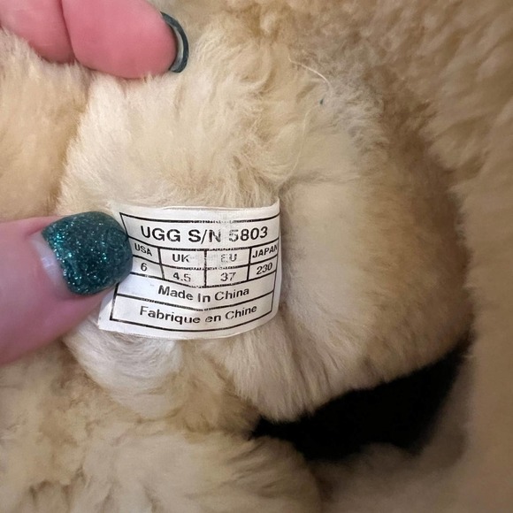 Ugg Bailey Button Boots - Picture 7 of 7